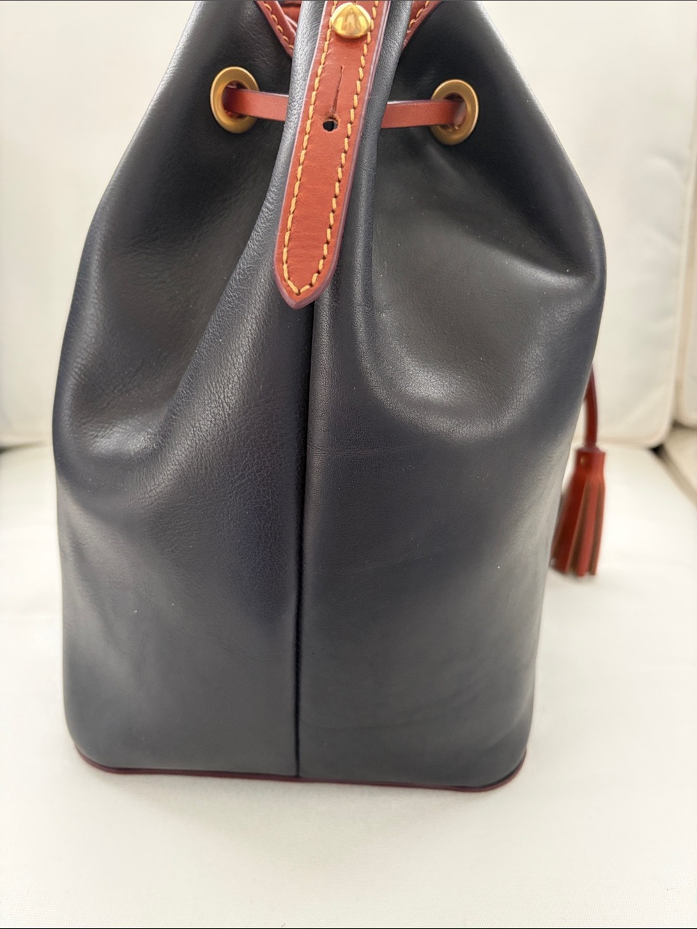 Dooney & Bourke TASHA Smooth Leather Bucket Bag with British Tan Trim NWT - Picture 5 of 11